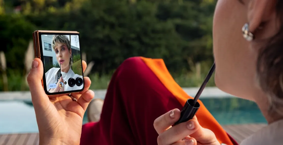 Смартфон Motorola Razr 50 Ultra 12/512 ГБ зелёный (1sim + eSim) - 3