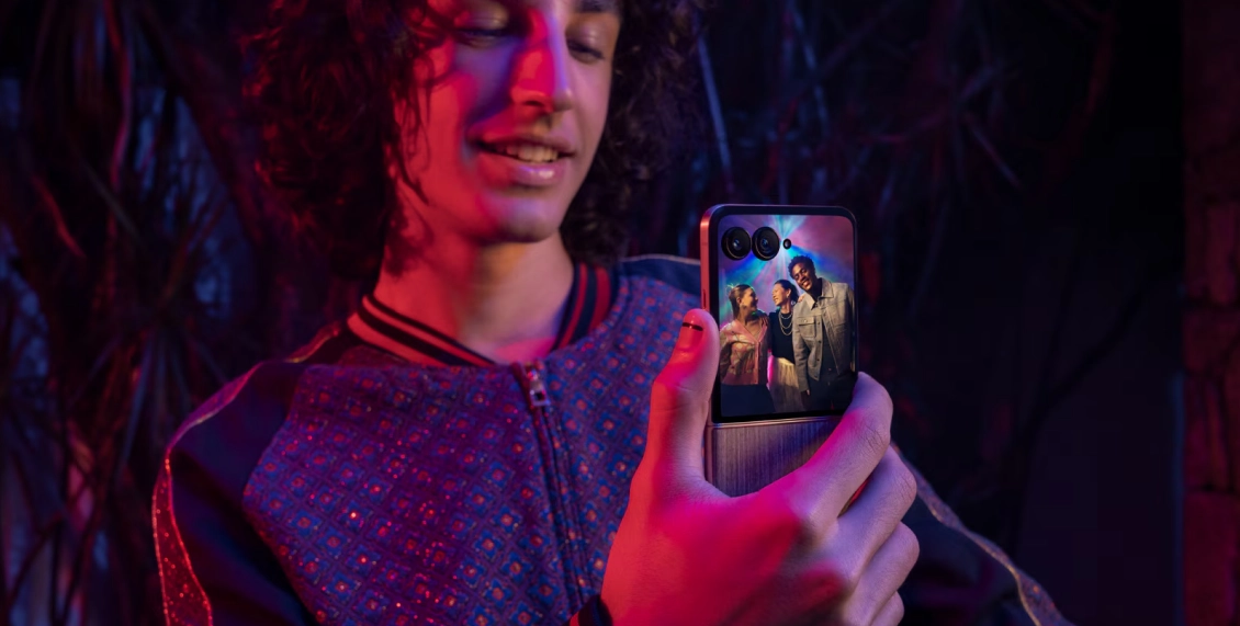 Смартфон Motorola Razr 60 Ultra 16/512 ГБ зелёный (1sim + eSim)  - 3