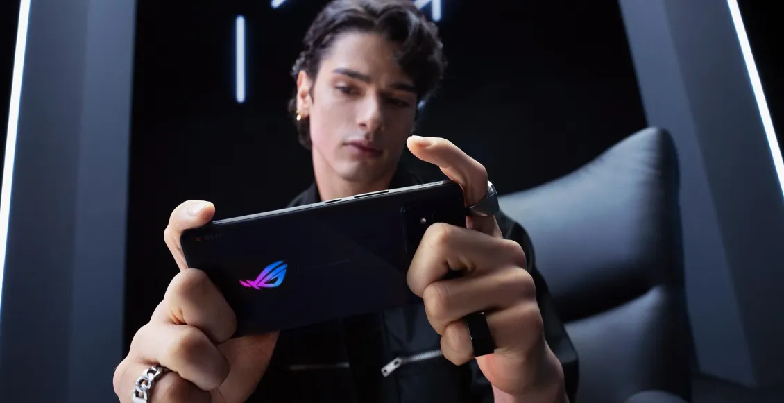 Смартфон Asus ROG Phone 8 12/256 ГБ чёрный (2sim) Смартфон Asus ROG Phone 8 12/256 ГБ чёрный (2sim) - 1