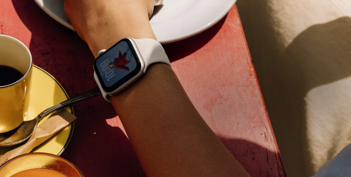 Умные часы Apple Watch SE 3 40mm GPS Starlight Aluminium Case Starlight Sport Band S/M  - 3