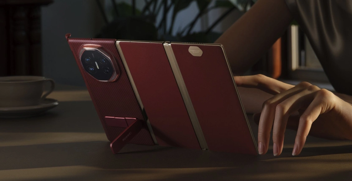 Смартфон Huawei Mate XT Ultimate Design 16/1 ТБ чёрный (2sim)  - 1