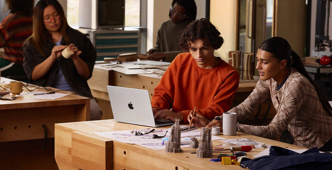 Ноутбук Apple Macbook Pro 14" (2025) M5 16 ГБ, 512 ГБ SSD (MDE44), серебристый Ноутбук Apple Macbook Pro 14" (2025) M5 16 ГБ, 512 ГБ SSD (MDE44), серебристый - 8