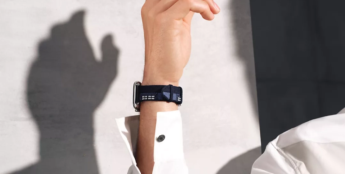 Умные часы Apple Watch Hermes Series 11 42mm GPS + Cellular Silver Titanium Case Gold/Ecru Single Tour Toile H Strap  (with Orange Hermès Sport band) - 6